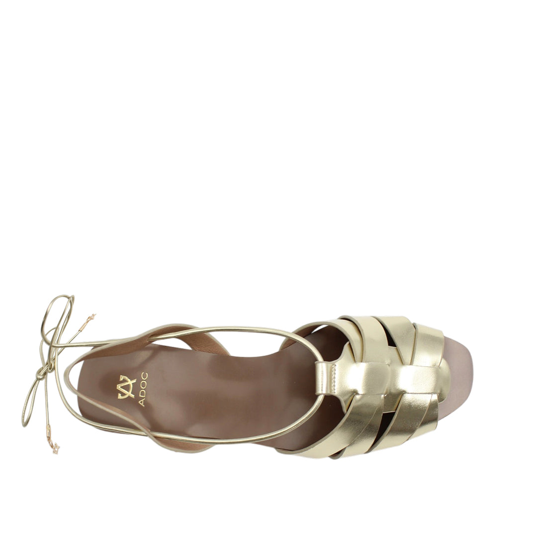 Sandalias flats Devaa para mujer color dorado